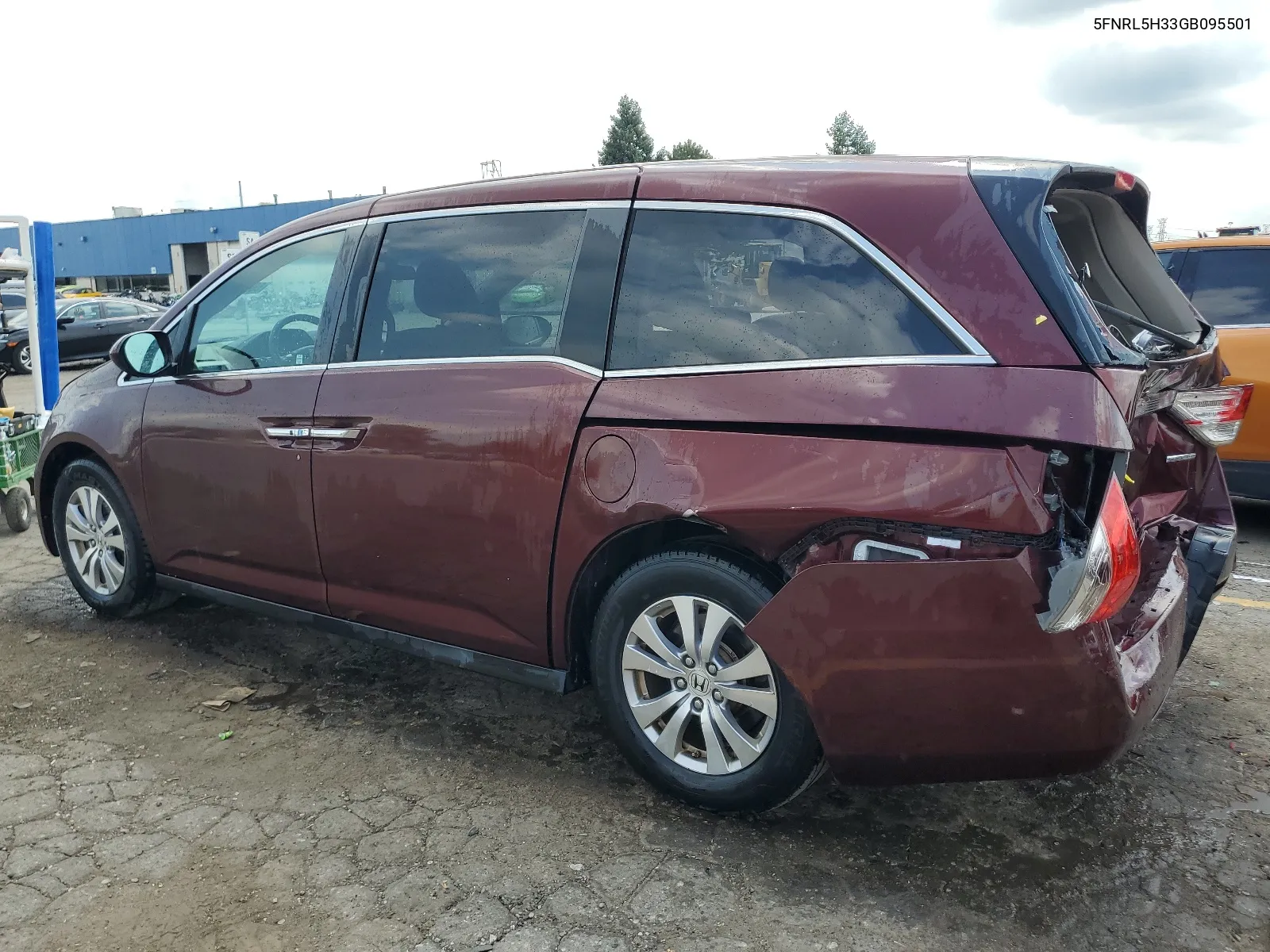 5FNRL5H33GB095501 2016 Honda Odyssey Se