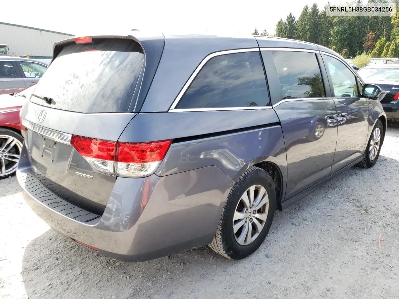 5FNRL5H38GB034256 2016 Honda Odyssey Se