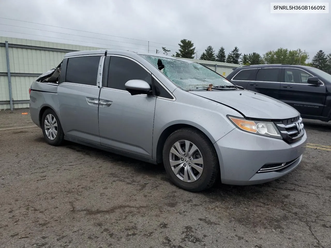 5FNRL5H36GB166092 2016 Honda Odyssey Se