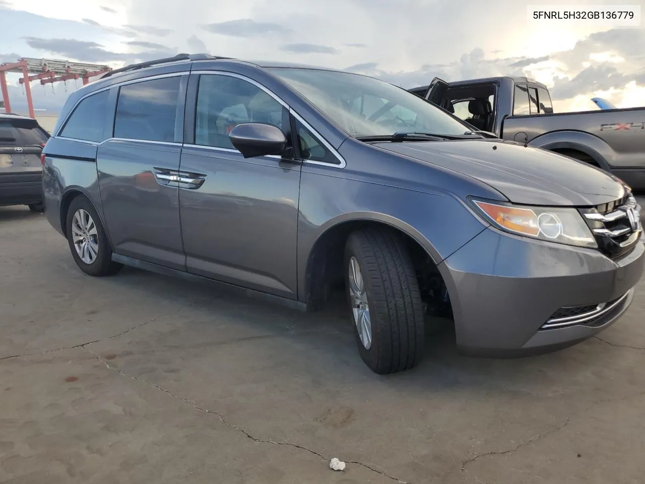 5FNRL5H32GB136779 2016 Honda Odyssey Se