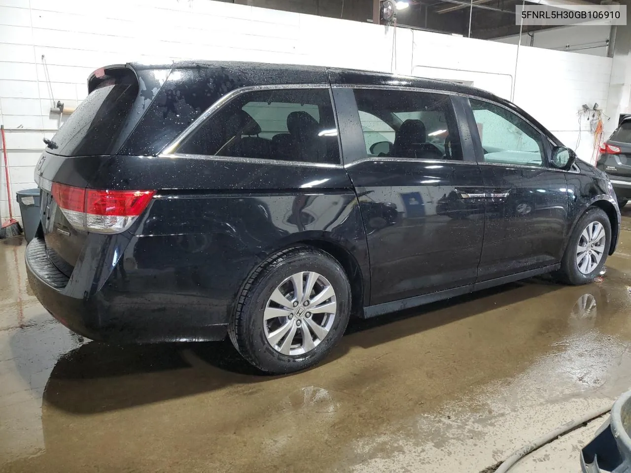 5FNRL5H30GB106910 2016 Honda Odyssey Se