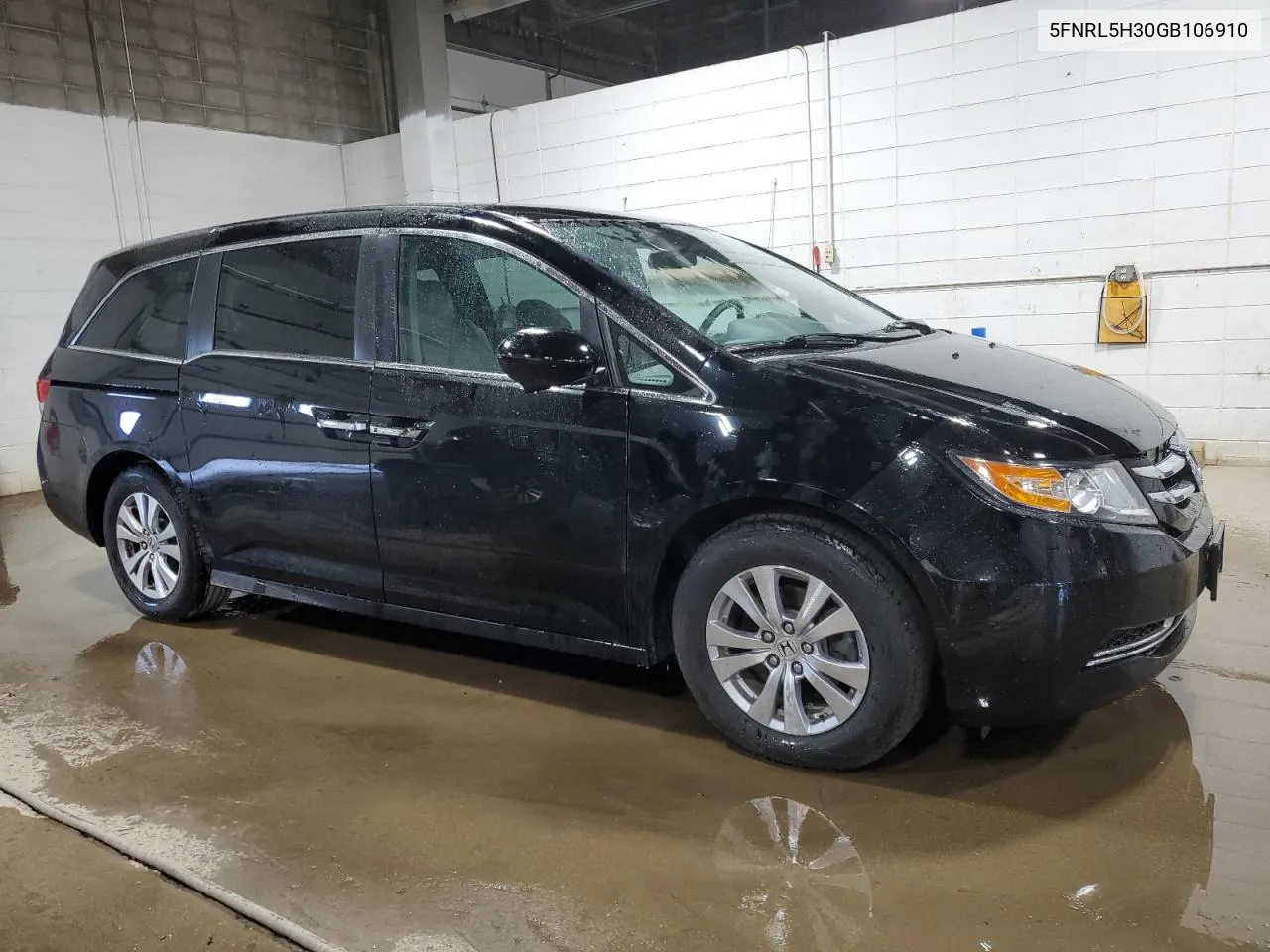 5FNRL5H30GB106910 2016 Honda Odyssey Se