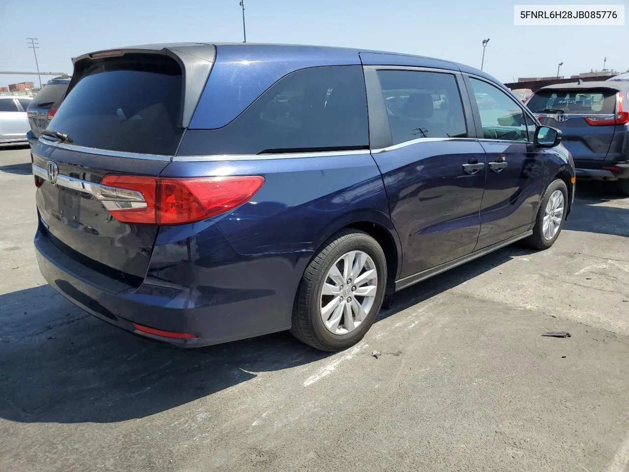 5FNRL6H28JB085776 2018 Honda Odyssey Lx