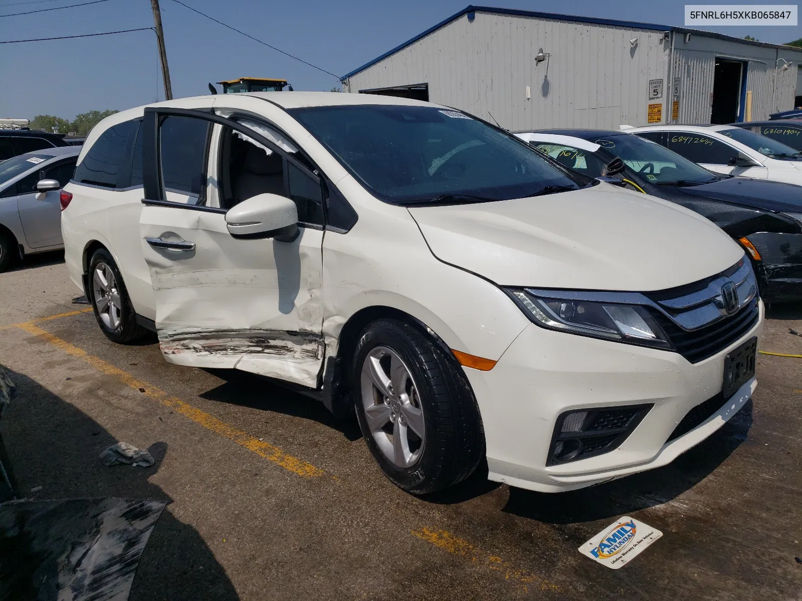 5FNRL6H5XKB065847 2019 Honda Odyssey Ex