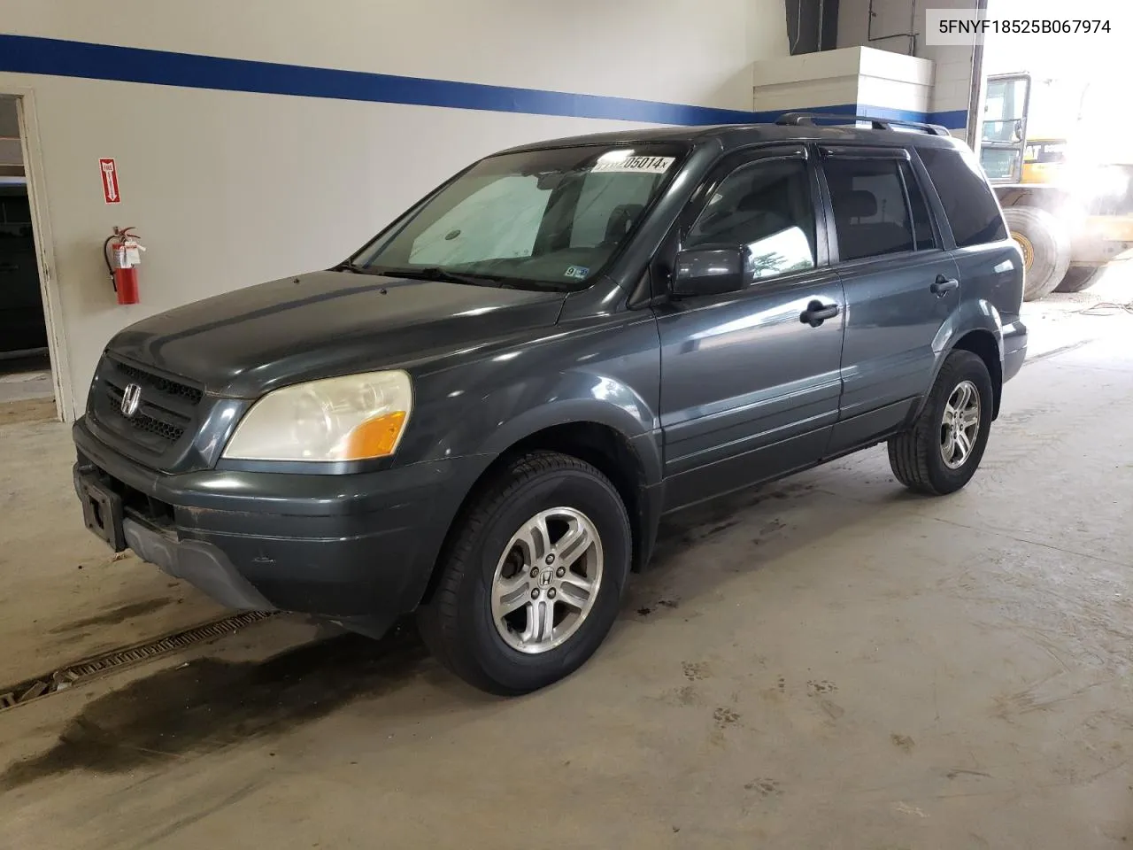 2005 Honda Pilot Exl VIN: 5FNYF18525B067974 Lot: 70205014