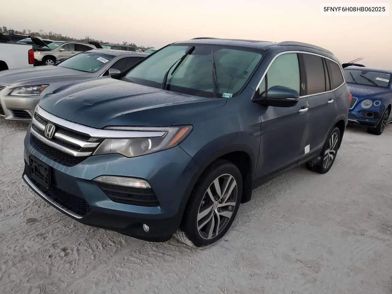 2017 Honda Pilot Elite VIN: 5FNYF6H08HB062025 Lot: 77186924