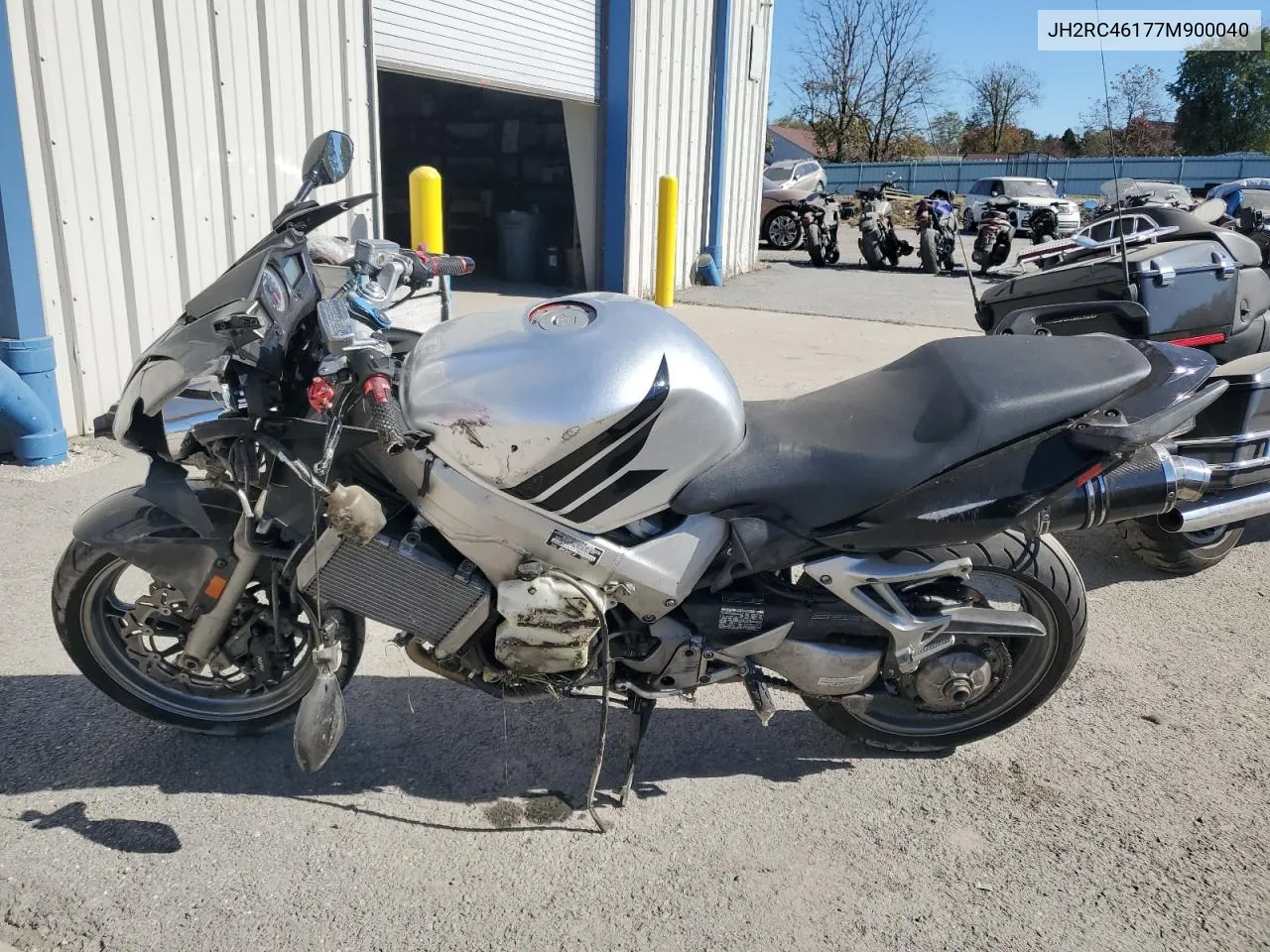 JH2RC46177M900040 2007 Honda Vfr800