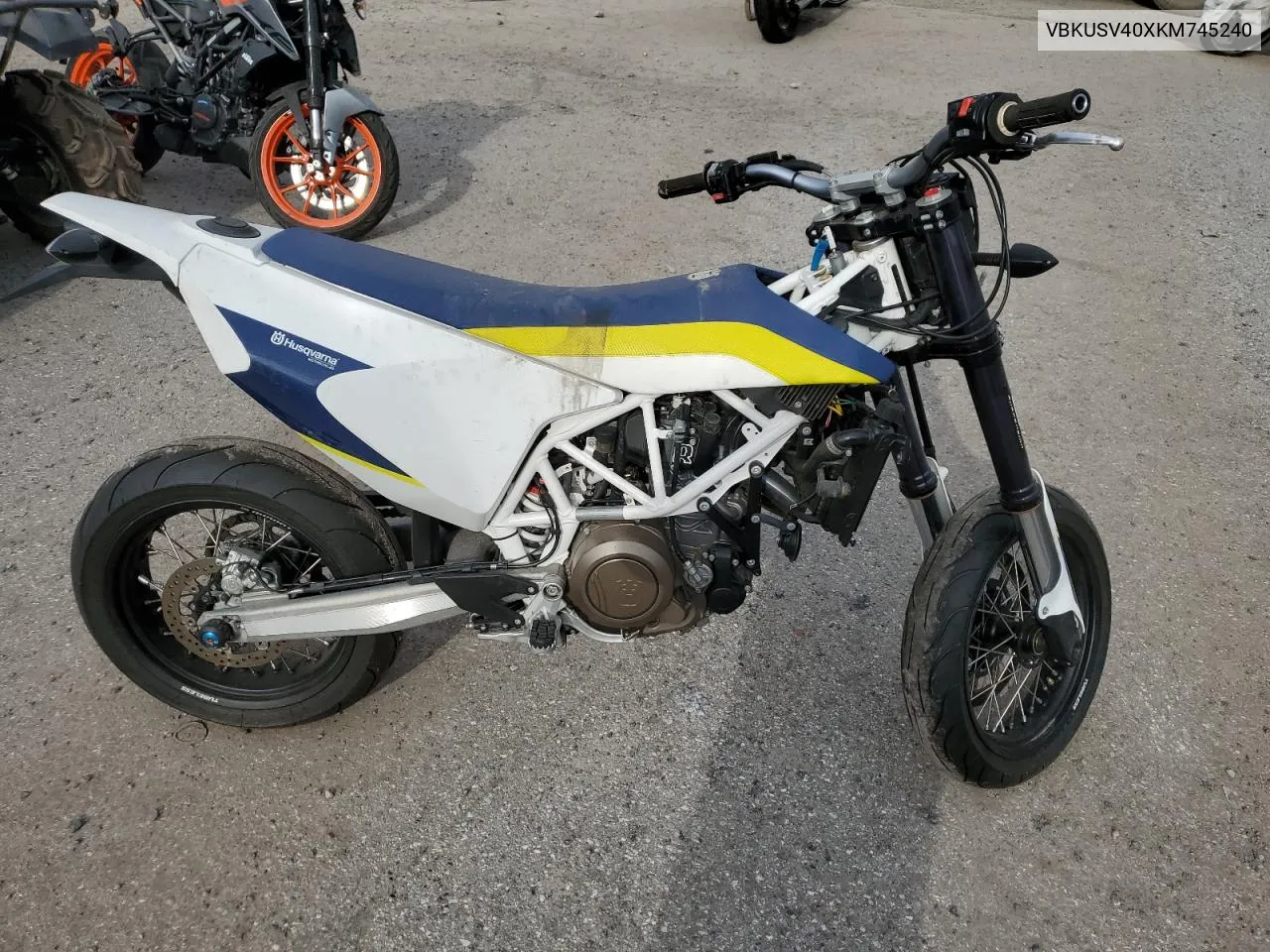 VBKUSV40XKM745240 2019 Husqvarna Supermoto 701