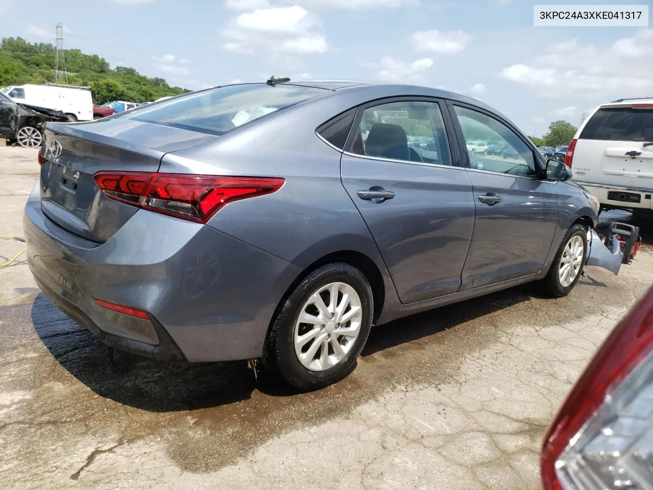 3KPC24A3XKE041317 2019 Hyundai Accent Se