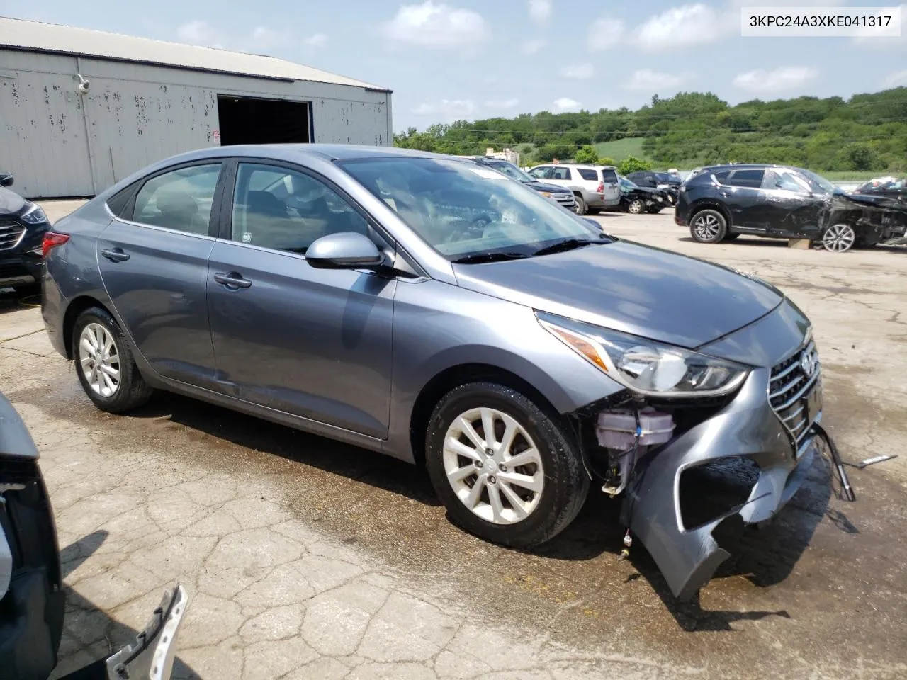 3KPC24A3XKE041317 2019 Hyundai Accent Se