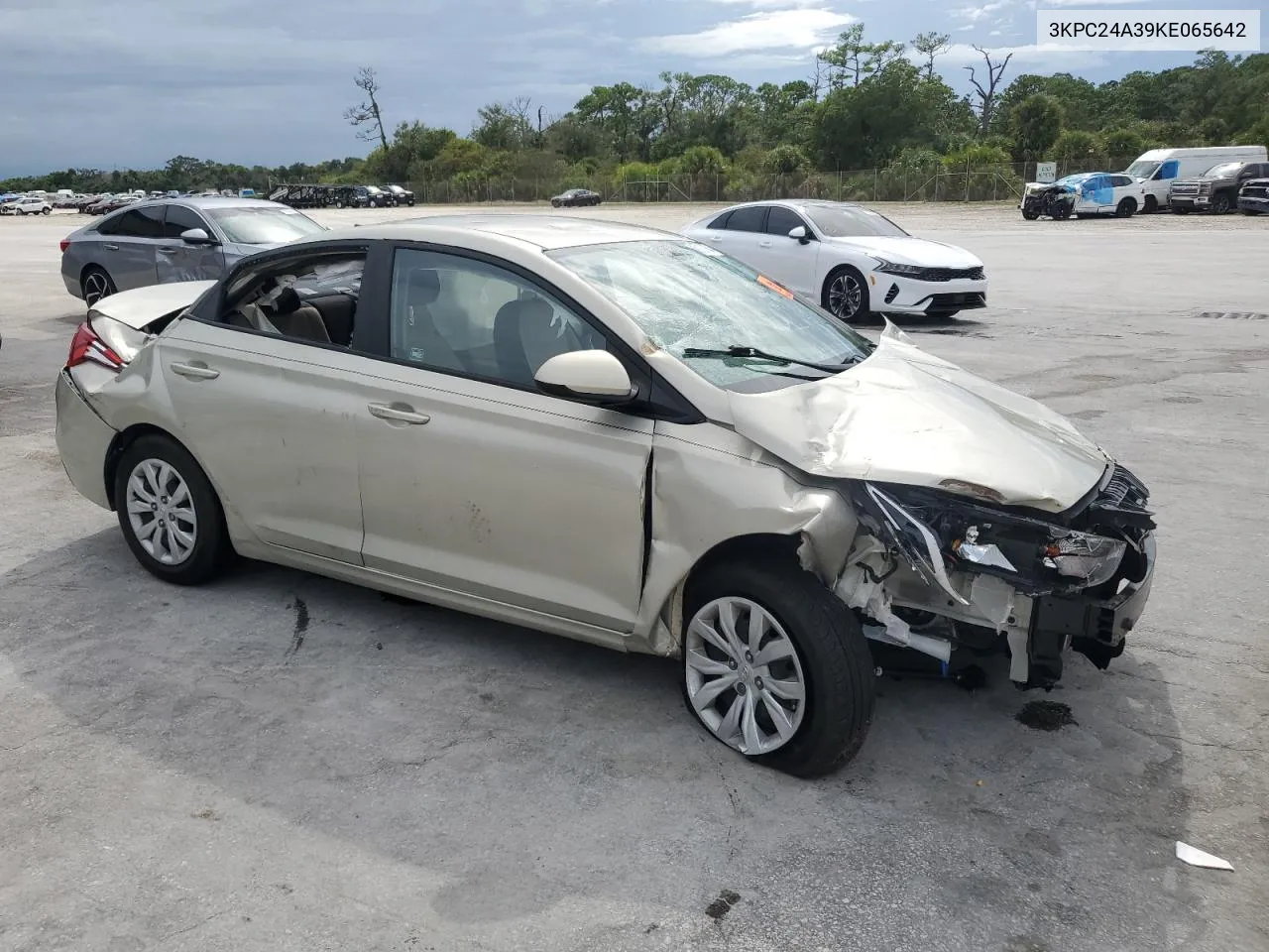 3KPC24A39KE065642 2019 Hyundai Accent Se