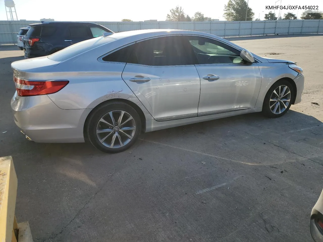 KMHFG4JGXFA454022 2015 Hyundai Azera