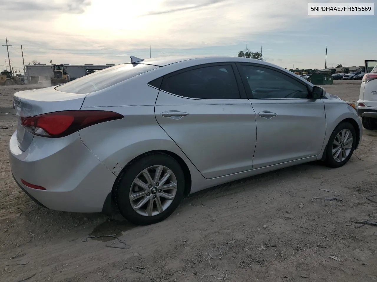 5NPDH4AE7FH615569 2015 Hyundai Elantra Se