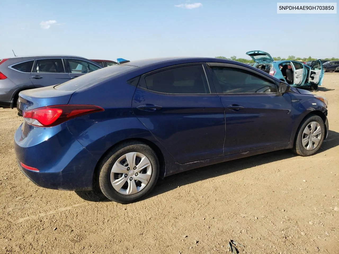 5NPDH4AE9GH703850 2016 Hyundai Elantra Se