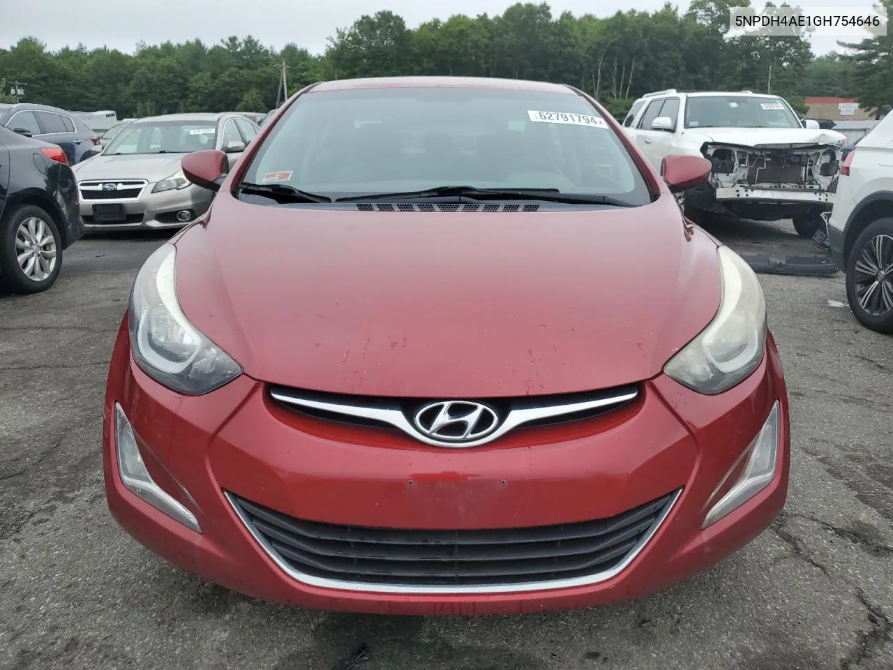 5NPDH4AE1GH754646 2016 Hyundai Elantra Se