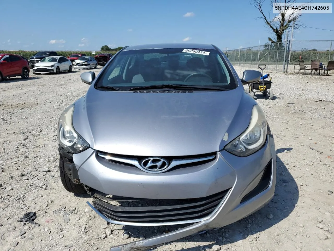 5NPDH4AE4GH742605 2016 Hyundai Elantra Se