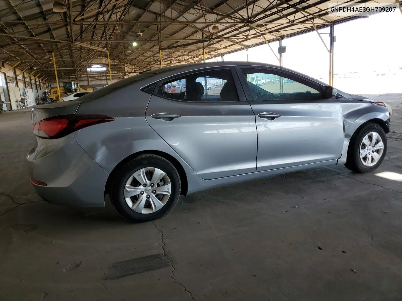 5NPDH4AE3GH709207 2016 Hyundai Elantra Se