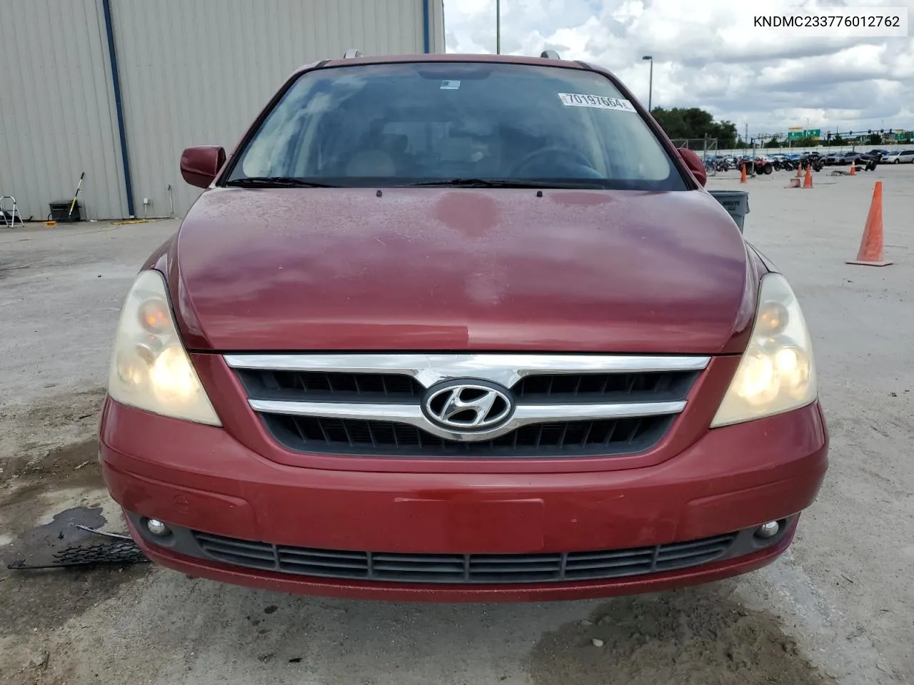 KNDMC233776012762 2007 Hyundai Entourage Gls