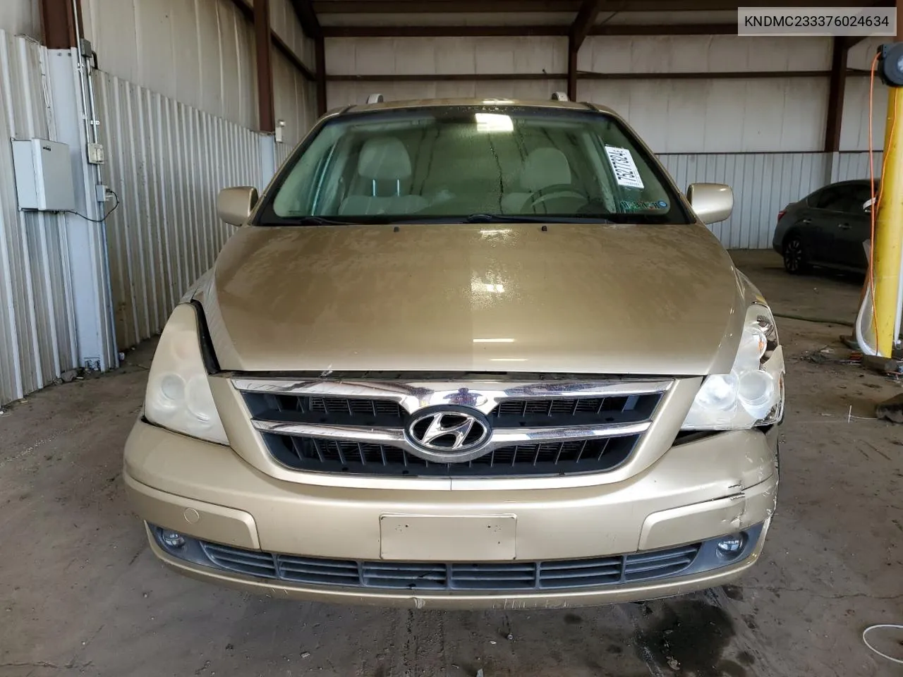 KNDMC233376024634 2007 Hyundai Entourage Gls