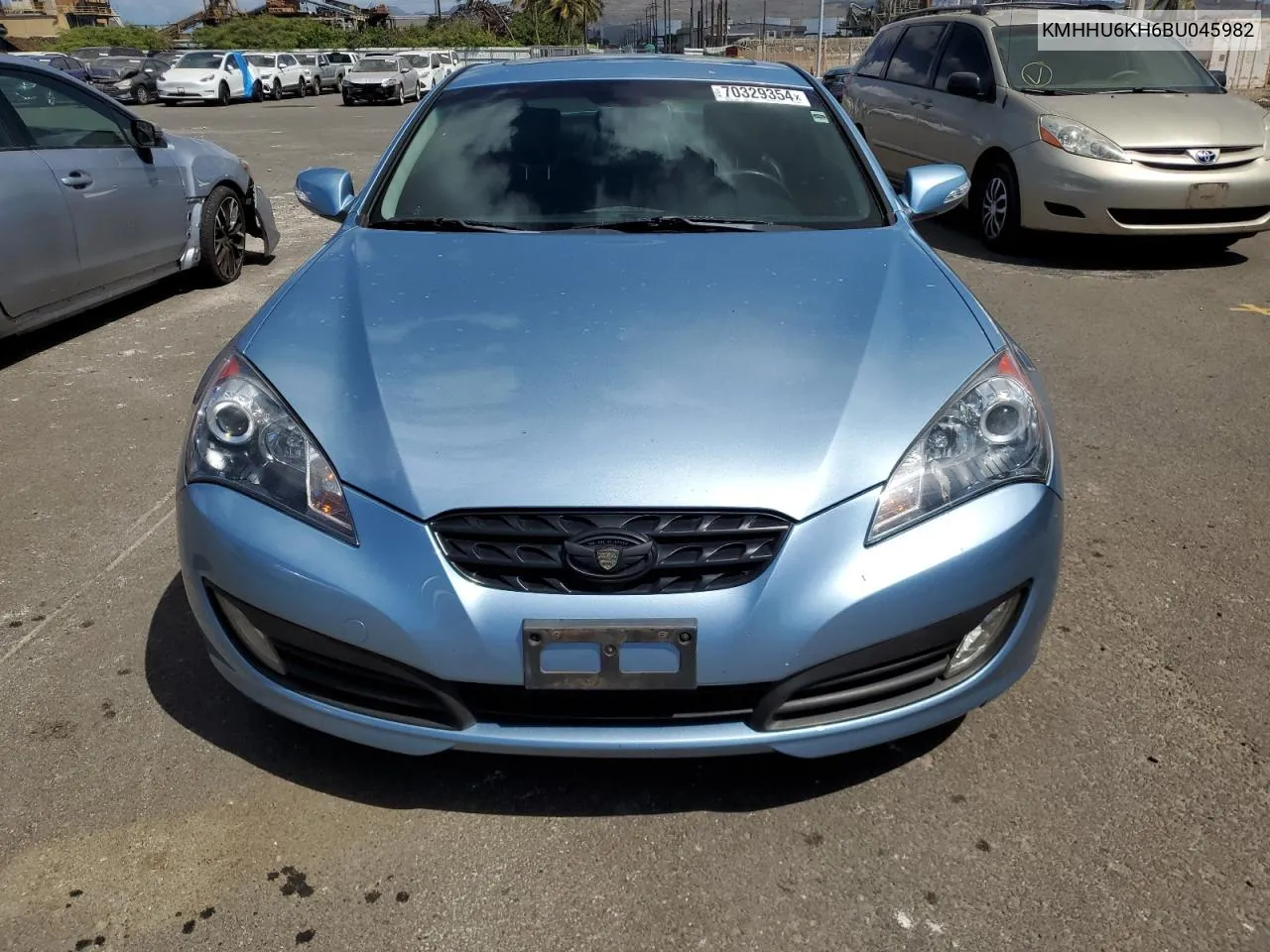 2011 Hyundai Genesis Coupe 3.8L VIN: KMHHU6KH6BU045982 Lot: 70329354