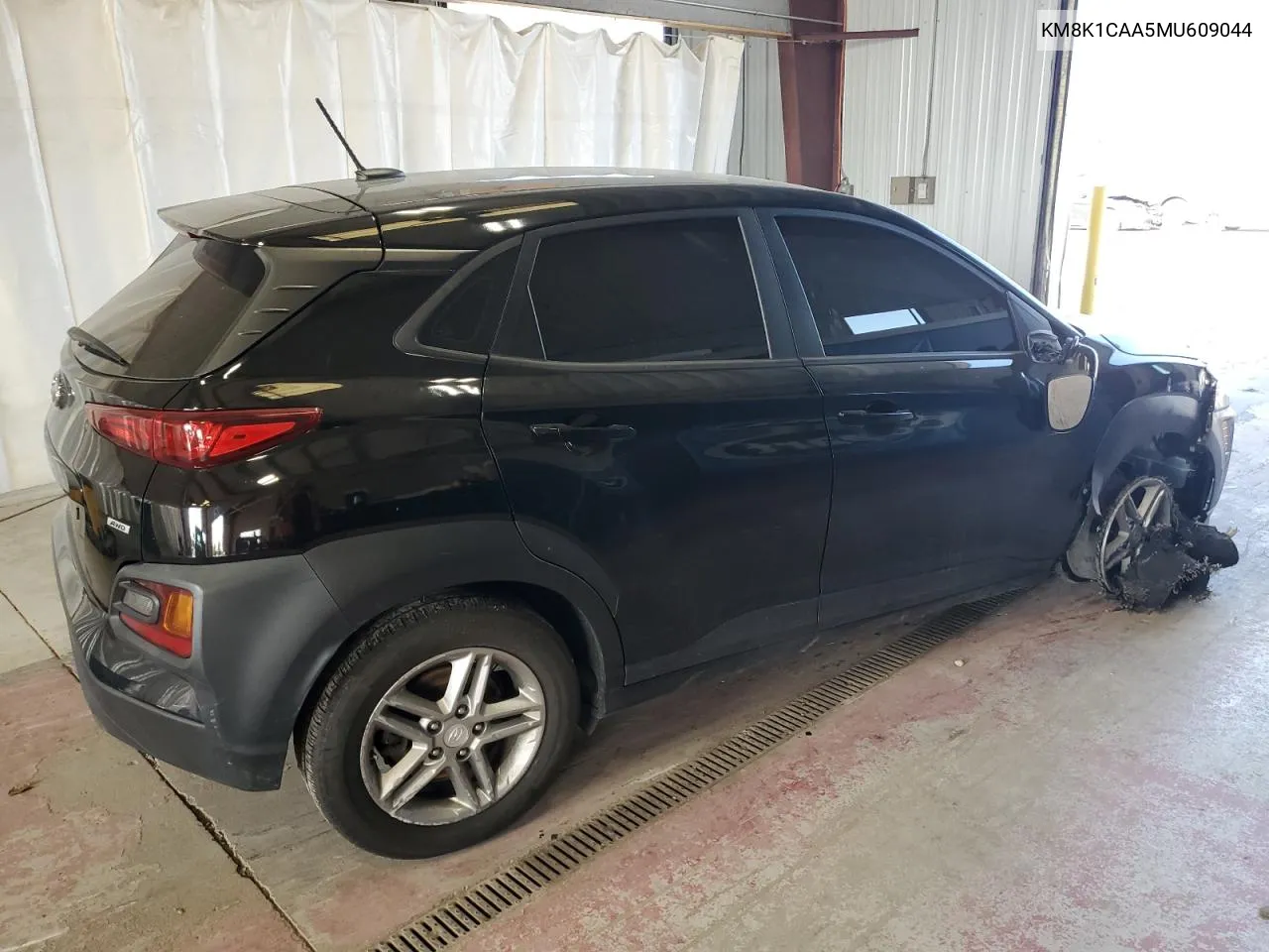 KM8K1CAA5MU609044 2021 Hyundai Kona Se