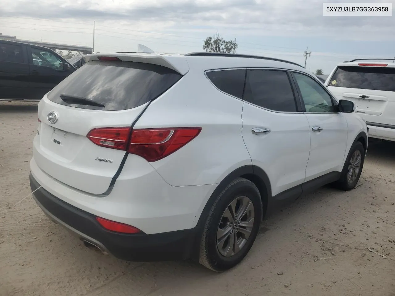 5XYZU3LB7GG363958 2016 Hyundai Santa Fe Sport