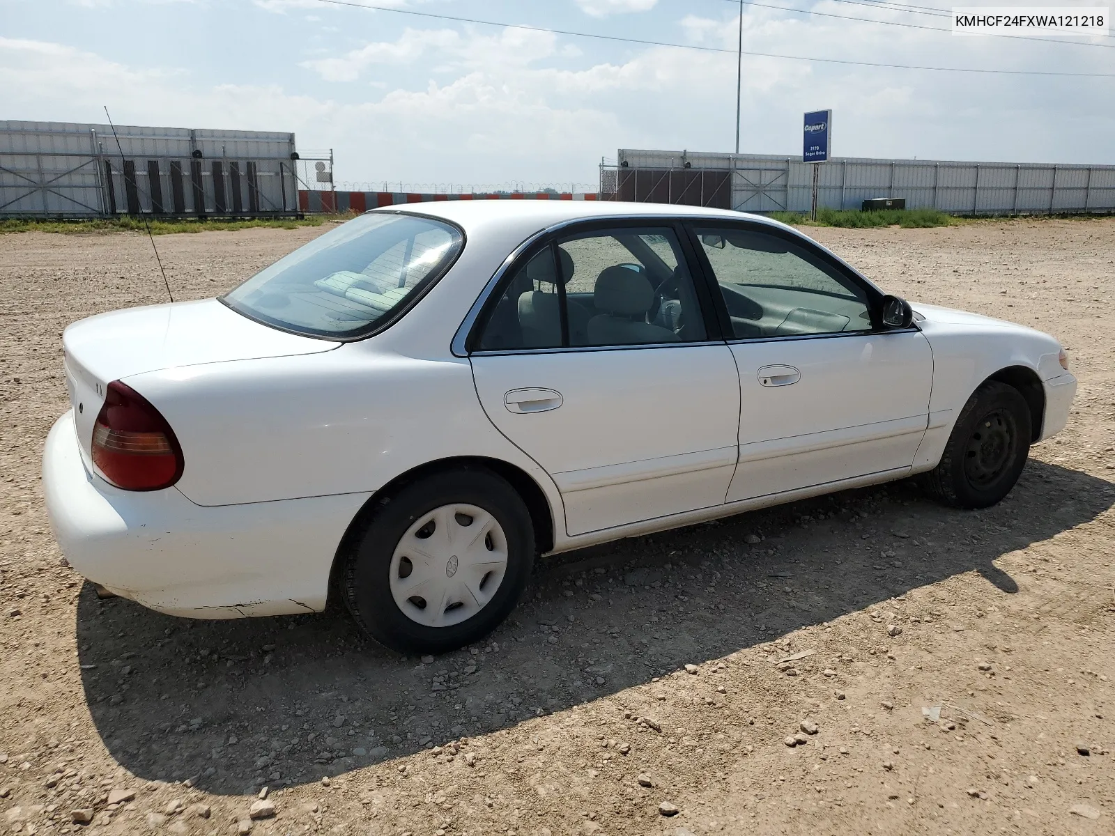 1998 Hyundai Sonata Base VIN: KMHCF24FXWA121218 Lot: 65513814