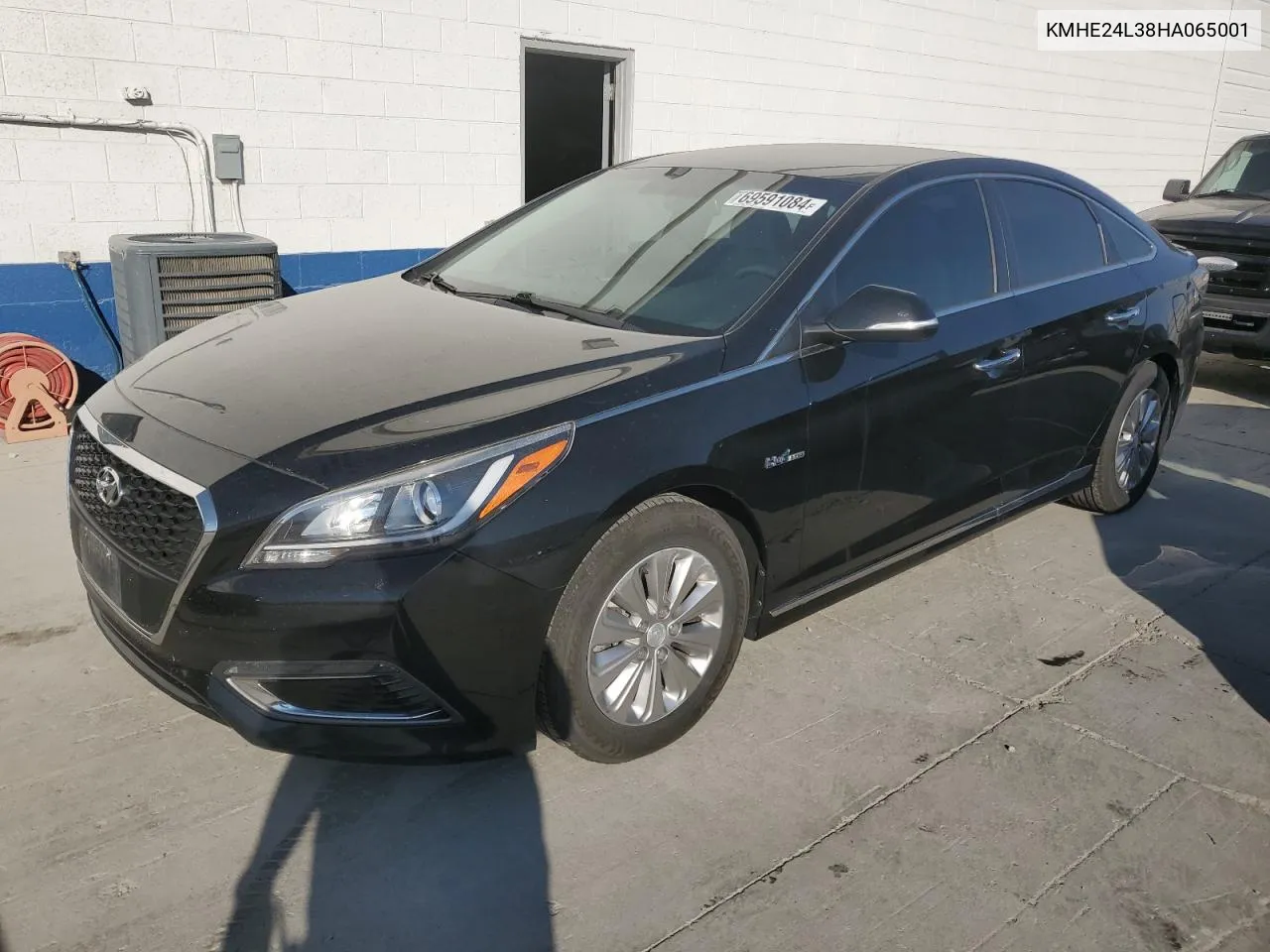 2017 Hyundai Sonata Hybrid VIN: KMHE24L38HA065001 Lot: 69591084