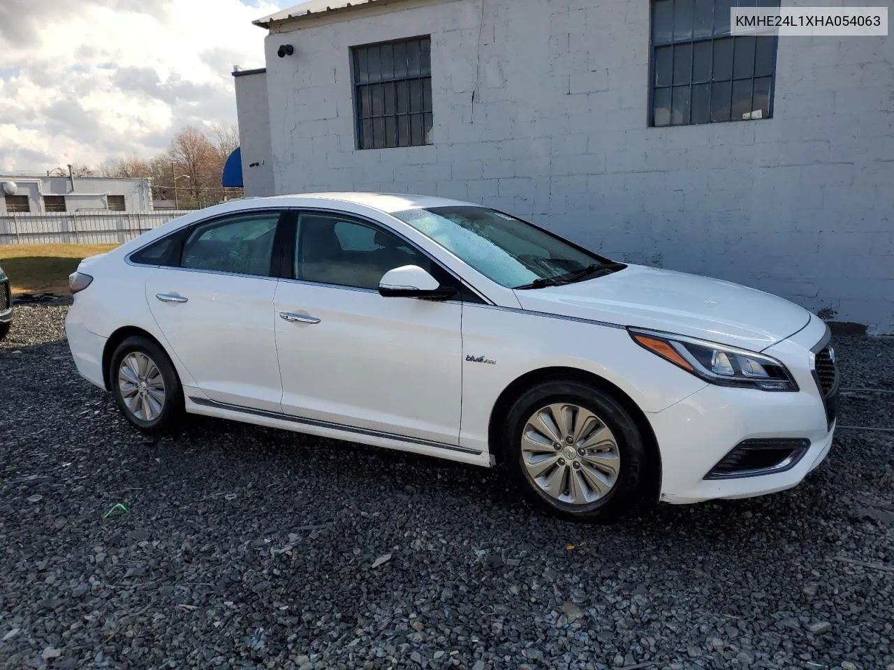 2017 Hyundai Sonata Hybrid VIN: KMHE24L1XHA054063 Lot: 79748484