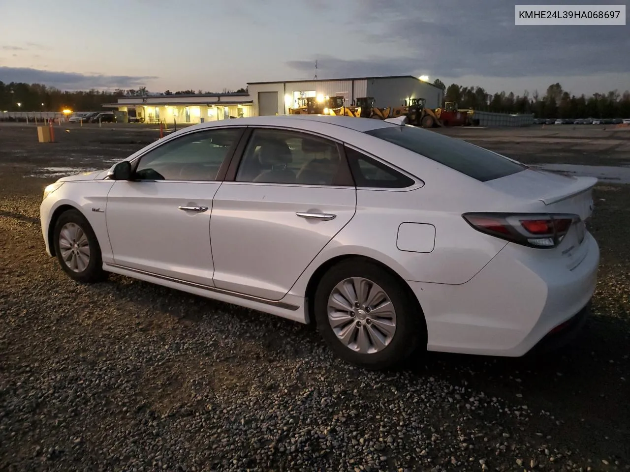 2017 Hyundai Sonata Hybrid VIN: KMHE24L39HA068697 Lot: 79769654