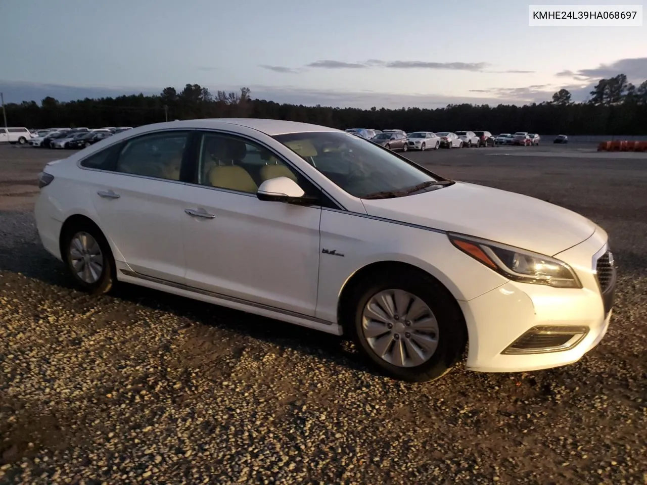 2017 Hyundai Sonata Hybrid VIN: KMHE24L39HA068697 Lot: 79769654