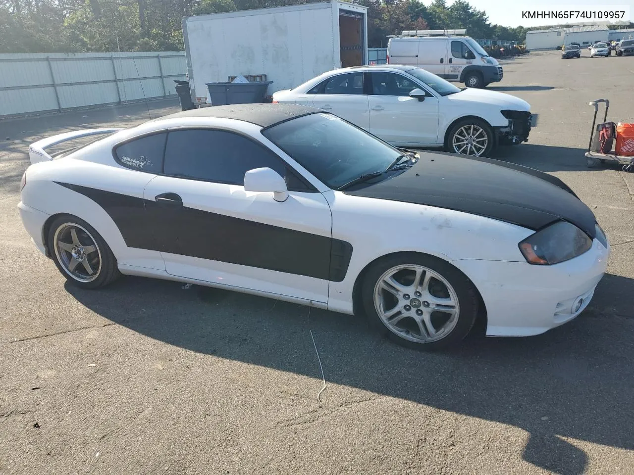 KMHHN65F74U109957 2004 Hyundai Tiburon Gt