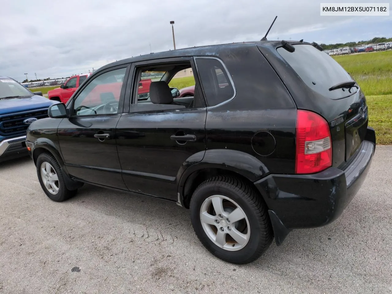 2005 Hyundai Tucson Gl VIN: KM8JM12BX5U071182 Lot: 74852974