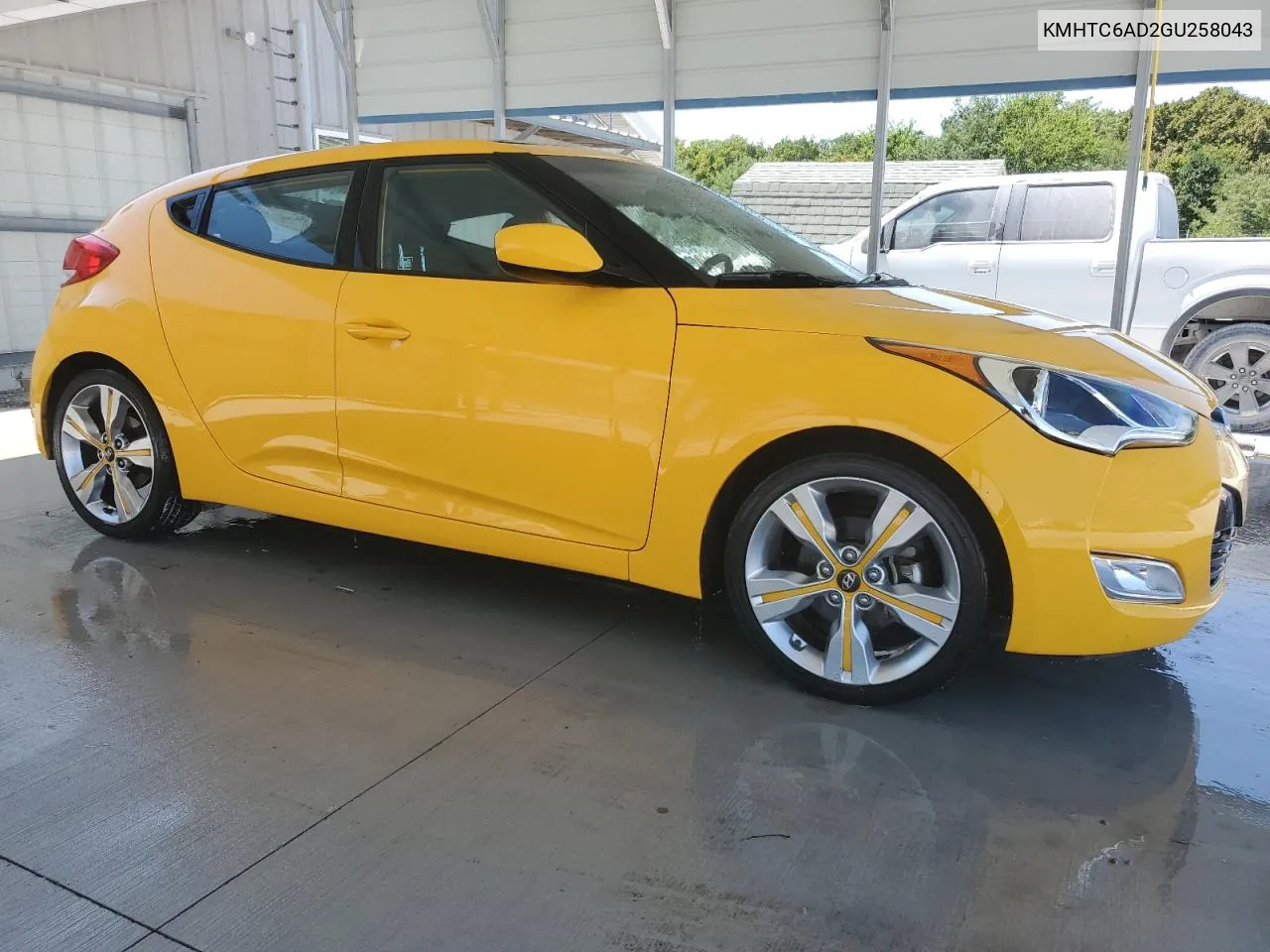 2016 Hyundai Veloster VIN: KMHTC6AD2GU258043 Lot: 66415264