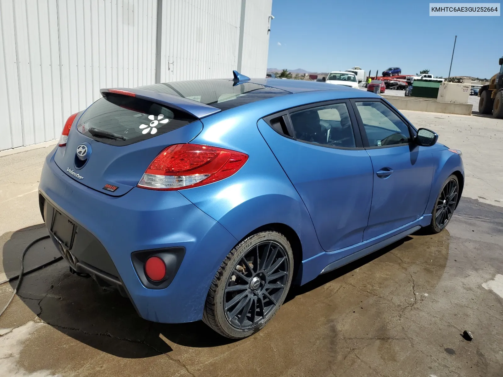 KMHTC6AE3GU252664 2016 Hyundai Veloster Turbo