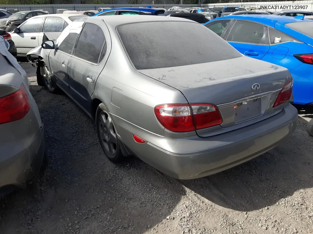 2000 Infiniti I30 VIN: JNKCA31A0YT123907 Lot: 75110924