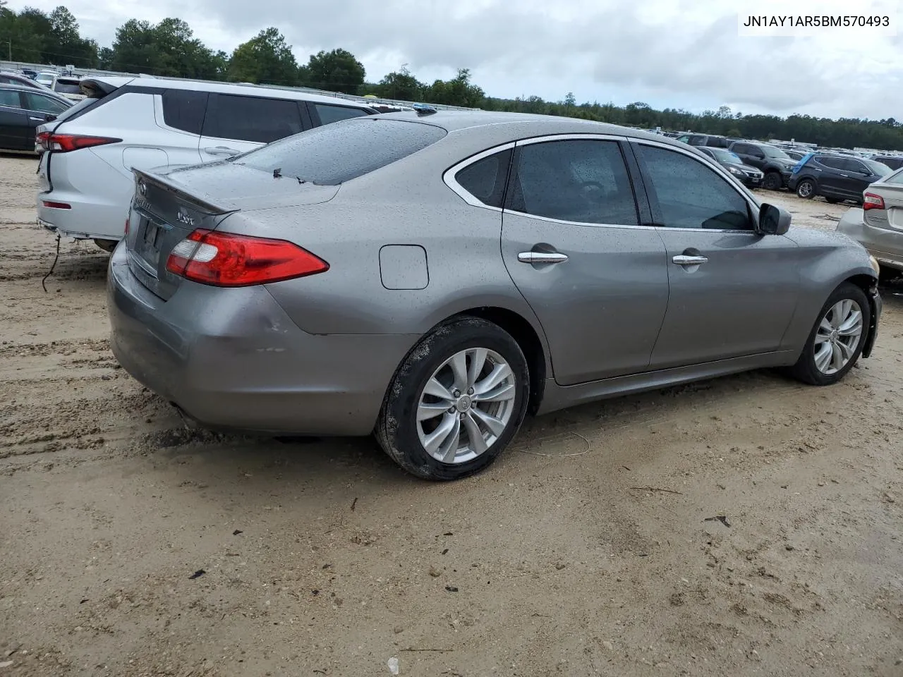 2011 Infiniti M56 X VIN: JN1AY1AR5BM570493 Lot: 67145364