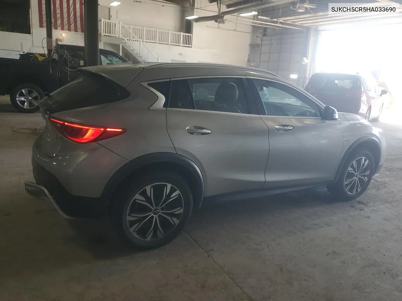 2017 Infiniti Qx30 Base VIN: SJKCH5CR5HA033690 Lot: 71619314