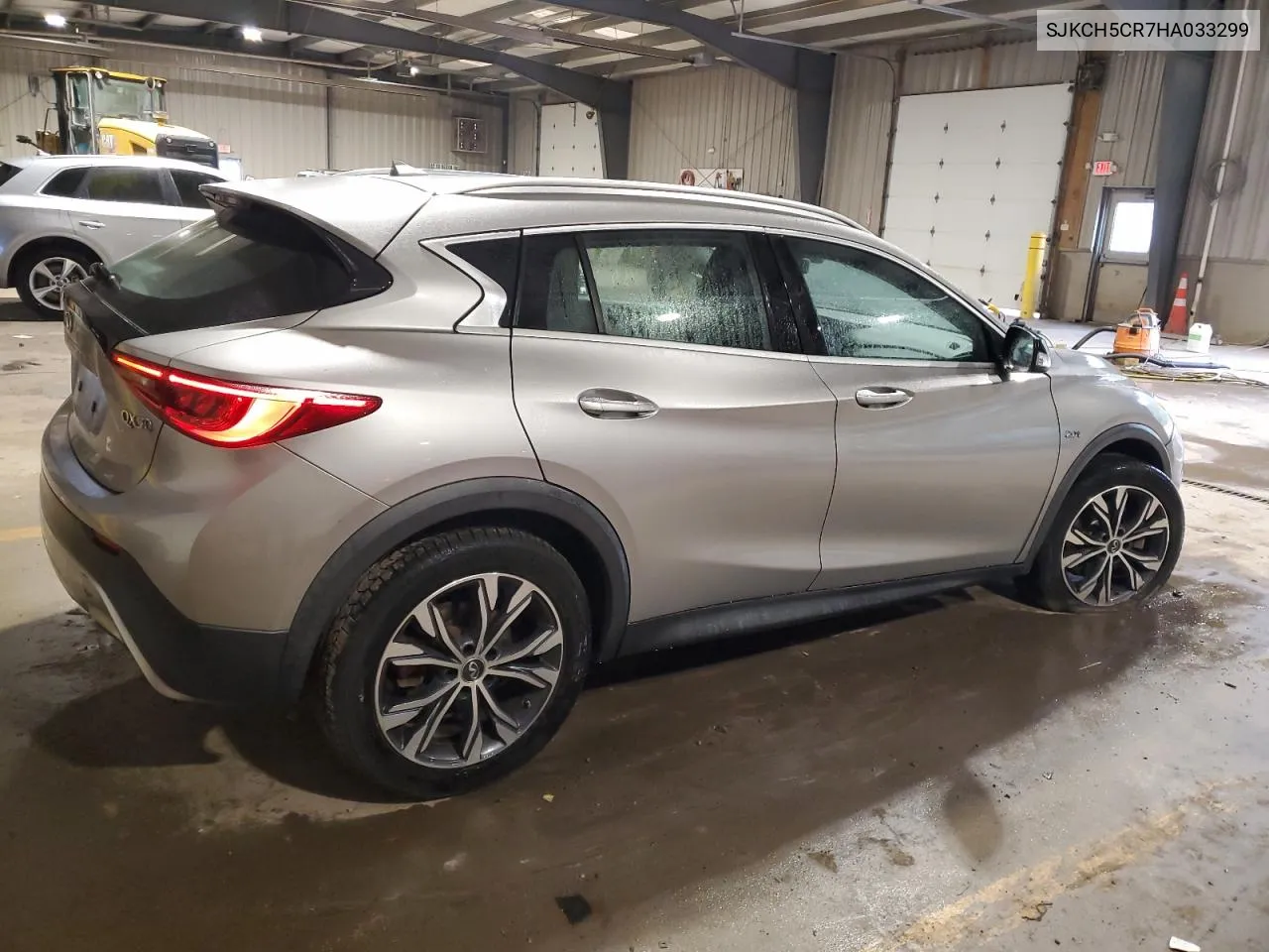 SJKCH5CR7HA033299 2017 Infiniti Qx30 Base