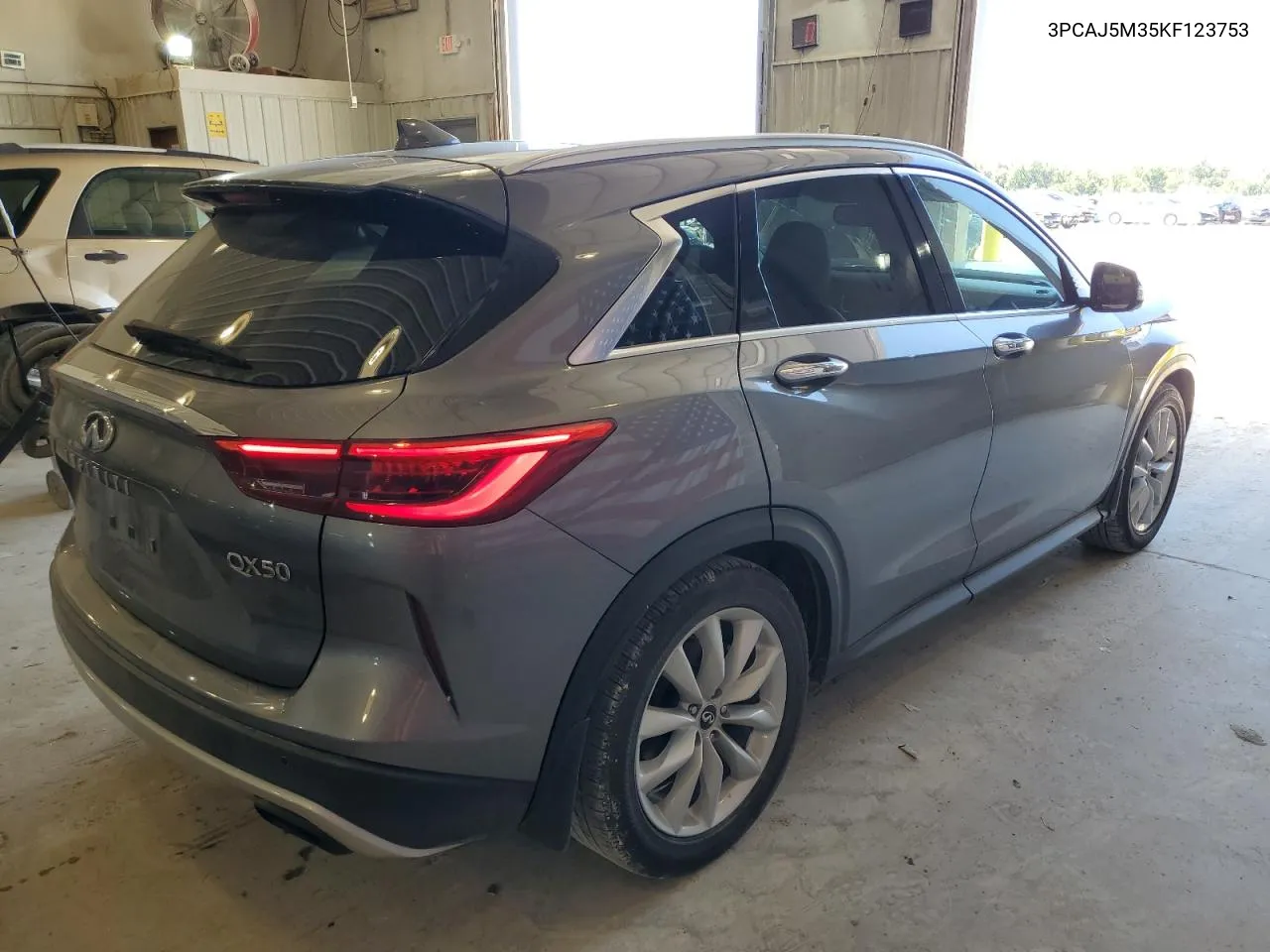 3PCAJ5M35KF123753 2019 Infiniti Qx50 Essential