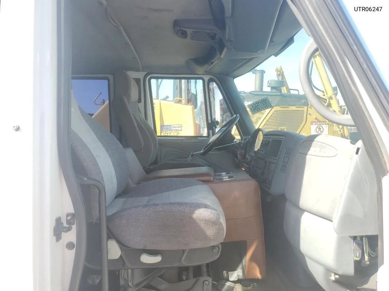 2008 International 4000 VIN: UTR06247 Lot: 76917564