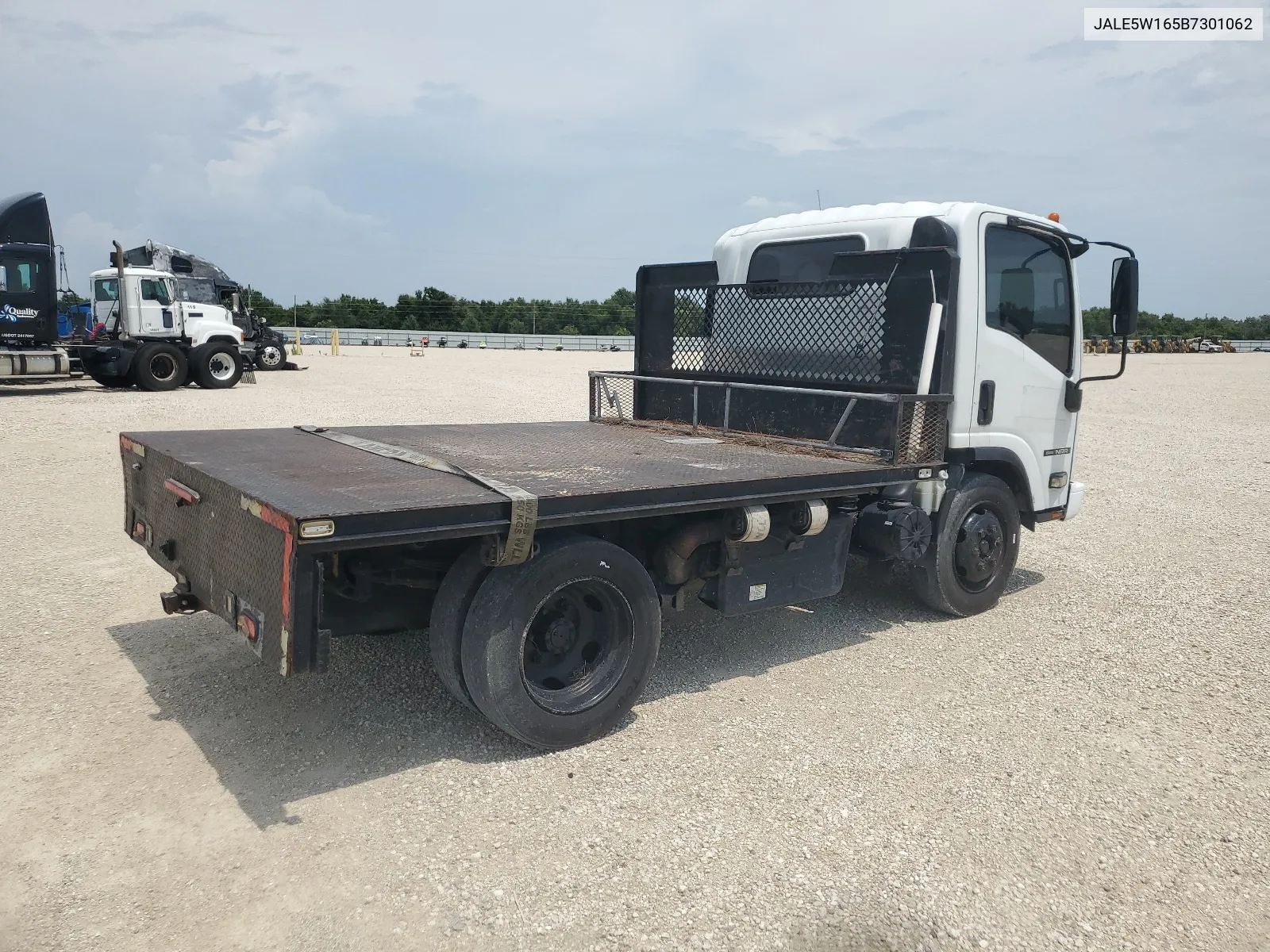 2011 Isuzu Nrr VIN: JALE5W165B7301062 Lot: 66672654