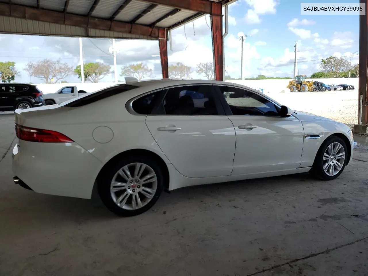 SAJBD4BVXHCY39095 2017 Jaguar Xf Premium