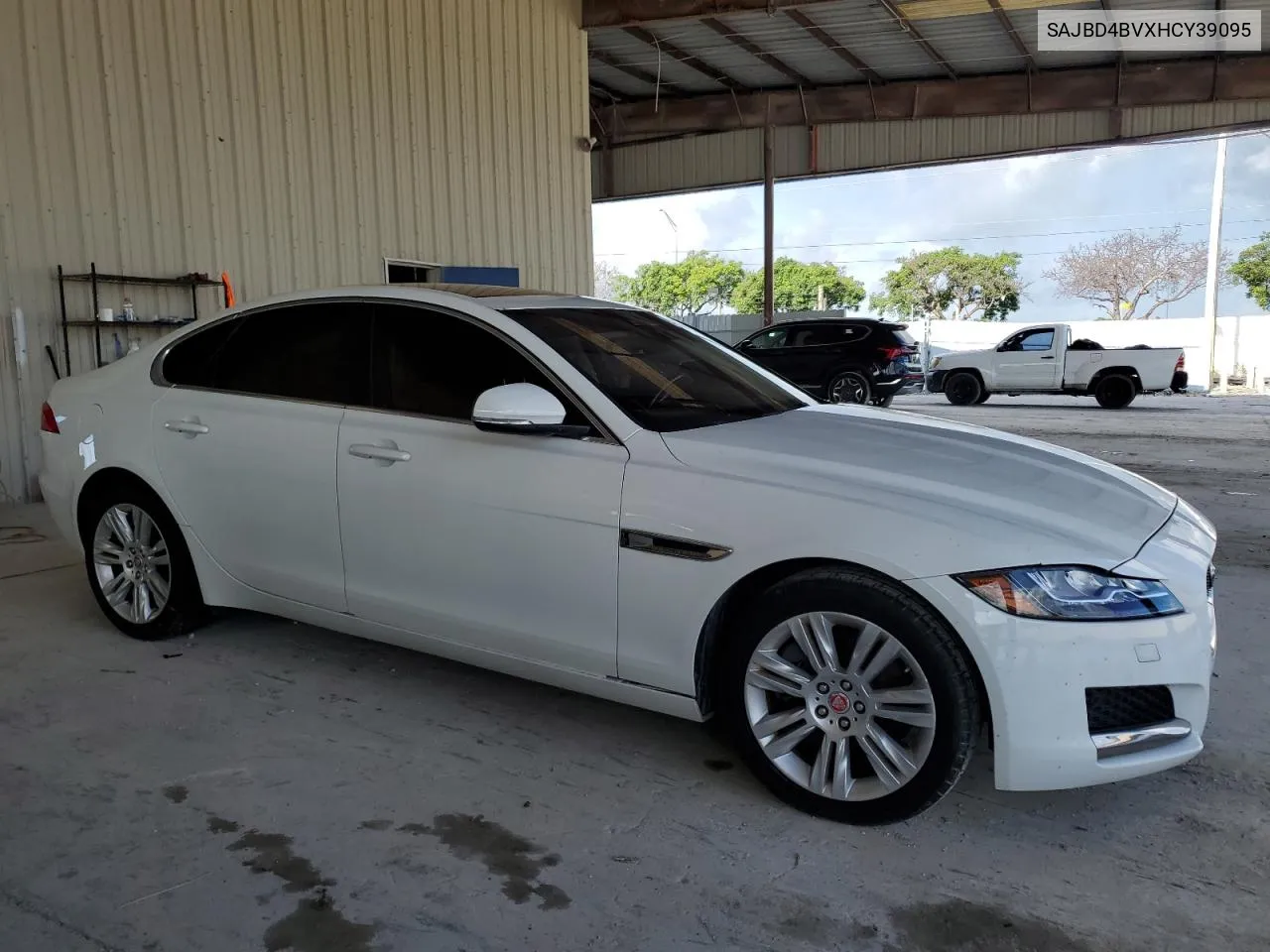 2017 Jaguar Xf Premium VIN: SAJBD4BVXHCY39095 Lot: 69373954