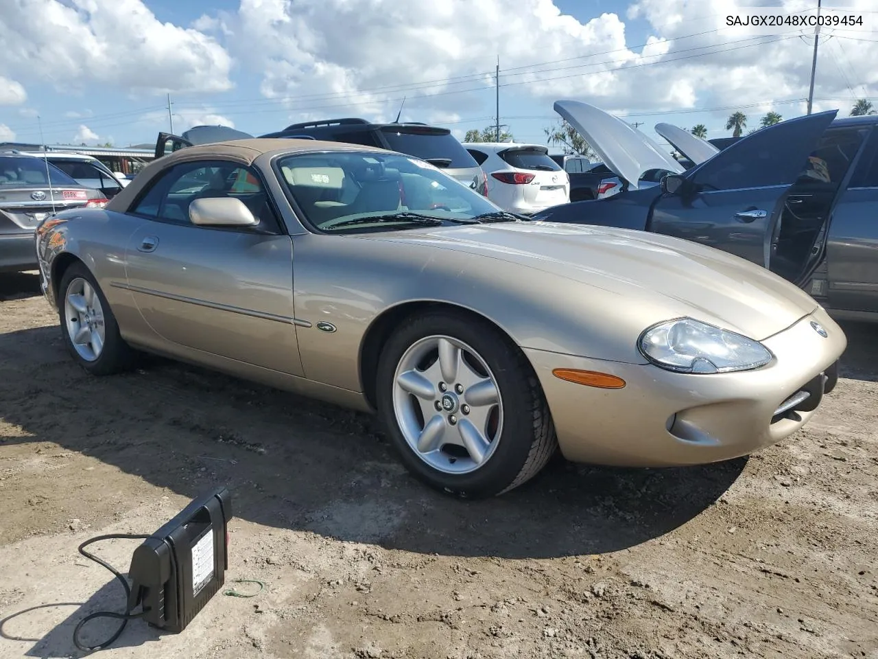 1999 Jaguar Xk8 VIN: SAJGX2048XC039454 Lot: 73740024