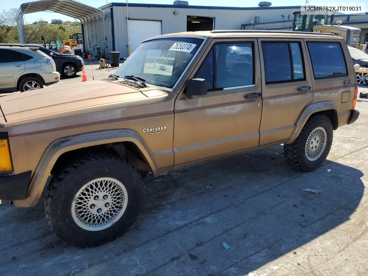 1988 Jeep Cherokee Pioneer VIN: 1JCMR782XJT019031 Lot: 75253314