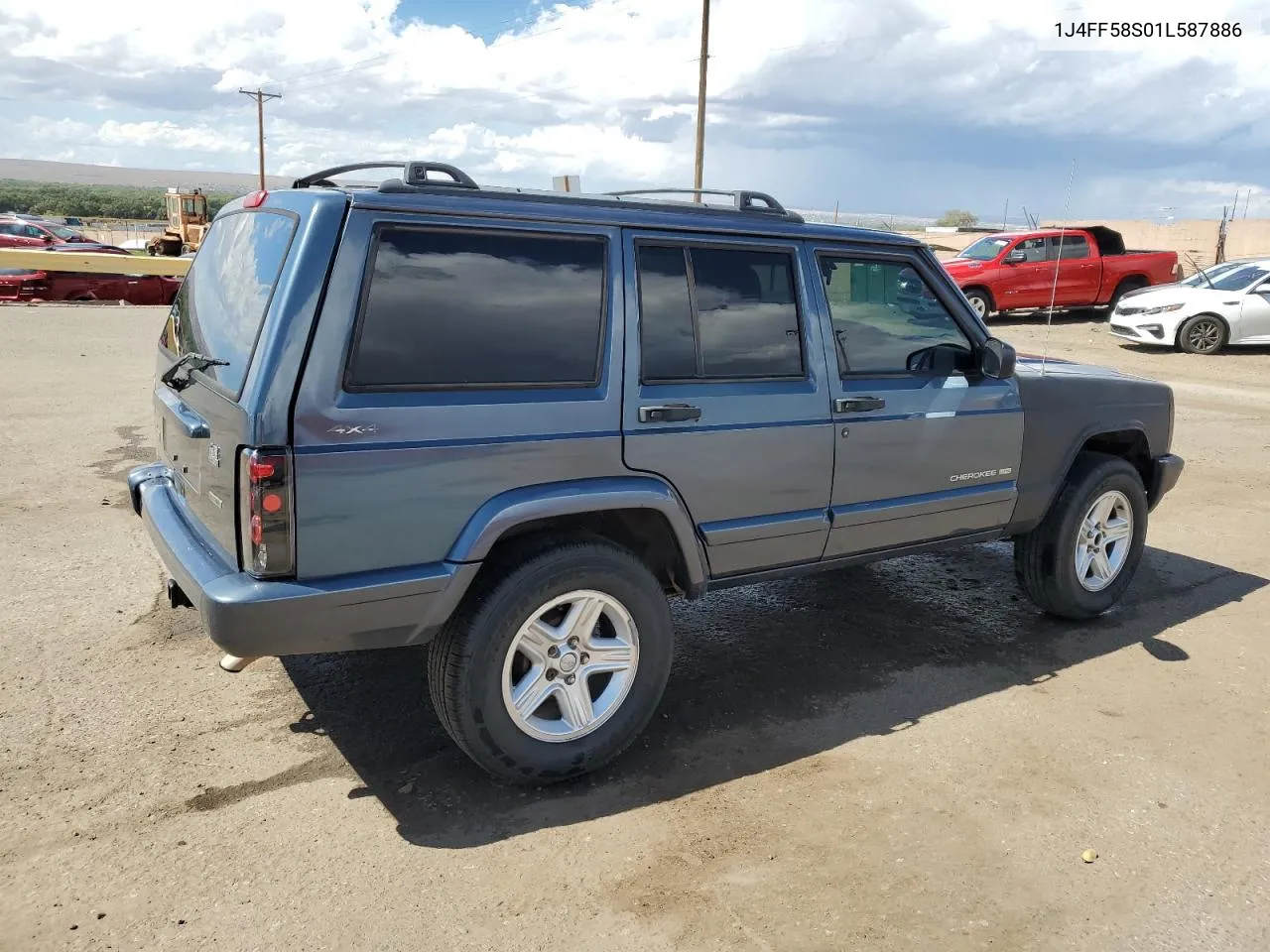 2001 Jeep Cherokee Classic VIN: 1J4FF58S01L587886 Lot: 71977254