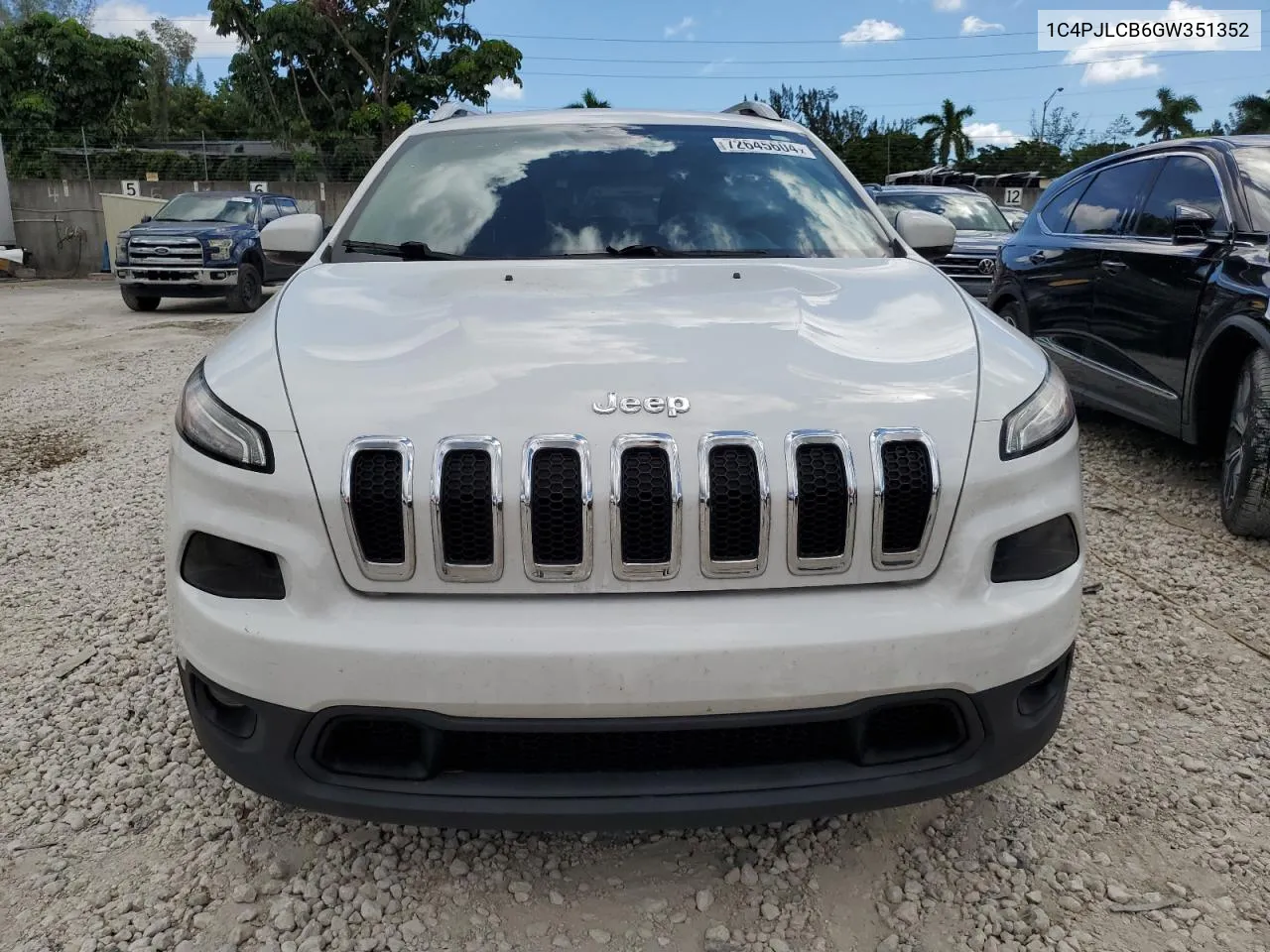 2016 Jeep Cherokee Latitude VIN: 1C4PJLCB6GW351352 Lot: 72645604