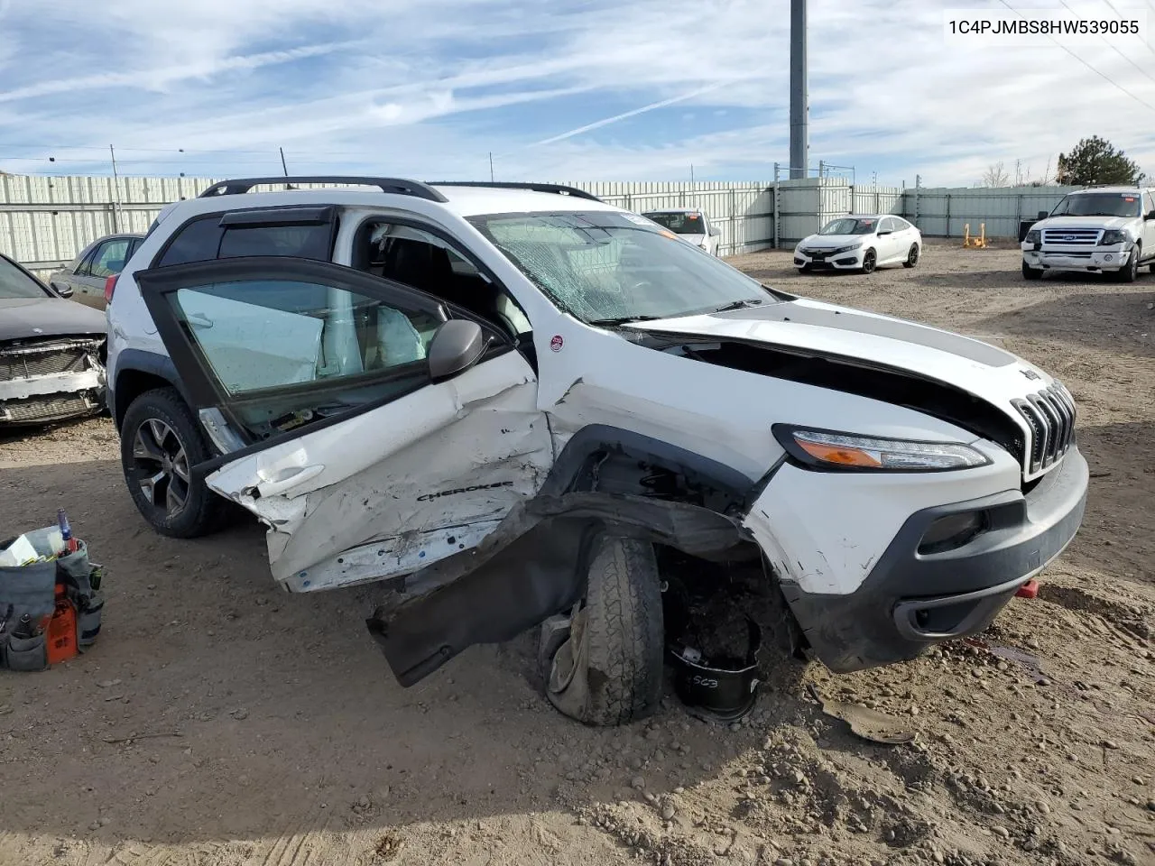 2017 Jeep Cherokee Trailhawk VIN: 1C4PJMBS8HW539055 Lot: 39572993