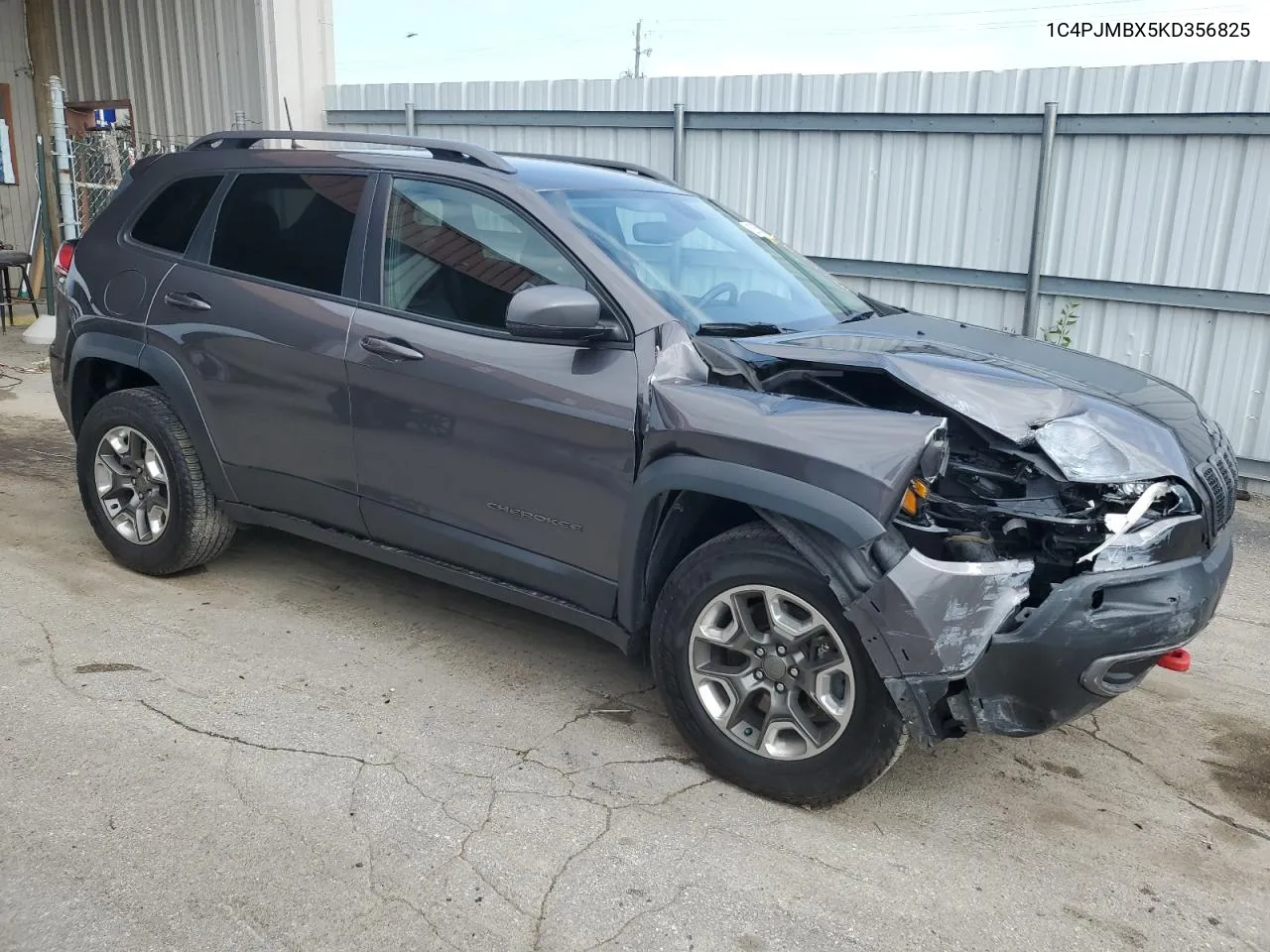 1C4PJMBX5KD356825 2019 Jeep Cherokee Trailhawk